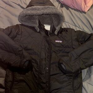Patagonia warm Black Hooded reversible Jacket with Gray Lining. Small 7/8.